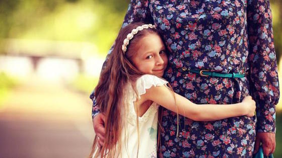 Enseñarles a ser agradecidos hará que tus hijos sepan valorar cada cosa que recibirán a lo largo de su vida. (Foto: Shutterstock)